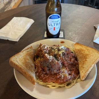 Railyard Bar & Grille - Spaghetti and meatballs with garlic toast - Bars Near Me - Sunman, Indiana Railyard Bar & Grille - Spaghetti and meatballs with garlic toast - Bars Near Me - Sunman, Indiana