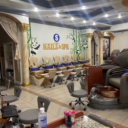 S Nails & Spa