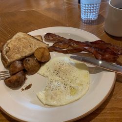 Mel's Pine Pantry - Excellent breakfast!!