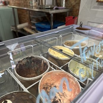 Murtle’s Handmade Chocolates - Hand dipped Ice cream - Chocolatiers & Shops Near Me - Owosso, Michigan
