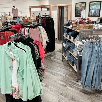 Three Birdies Boutique - Women's Clothing Near Me - Kearney, Missouri Three Birdies Boutique - Women's Clothing Near Me - Kearney, Missouri