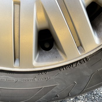 Jiffy Lube - Doesn't look like the air was checked. - Oil Change Stations Near Me - Gurnee, Illinois Jiffy Lube - Doesn't look like the air was checked. - Oil Change Stations Near Me - Gurnee, Illinois