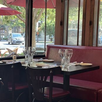 Aixois - French Near Me - Leawood, Kansas