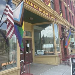 3 Bears Gluten Free Bakery & Cafe - Looks nice from outside. I am an ally so I gave it a chance.