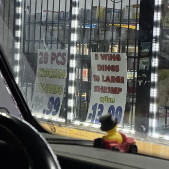 Warren Fresh Fish And Seafood - Deals outside the front - Seafood Markets Near Me - Detroit, Michigan