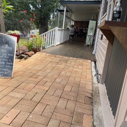 Pips' n' Cherries - Verandah seating area.