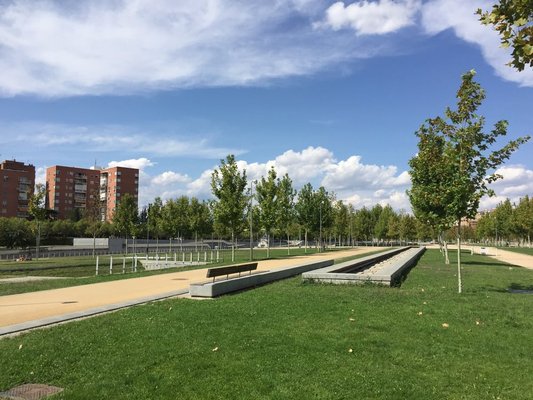 Parque Madrid Río by null