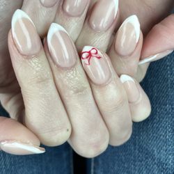 French nails with a bow for the holidays