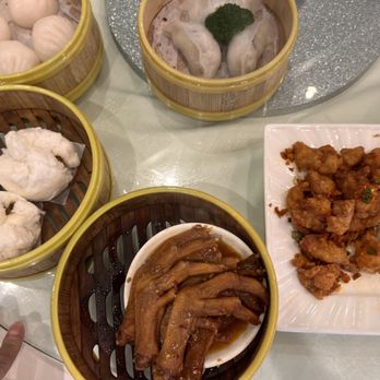 Lee Garden Seafood Restaurant - From top left clockwise - har gao, mushroom dumplings, chicken knee, webbed duck feet, and cha Siu bao - Dim Sum Near Me - Burnaby, British Columbia Lee Garden Seafood Restaurant - From top left clockwise - har gao, mushroom dumplings, chicken knee, webbed duck feet, and cha Siu bao - Dim Sum Near Me - Burnaby, British Columbia