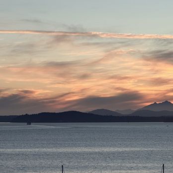 Cutters Crabhouse - Sunset view - Seafood Near Me - Seattle, Washington Cutters Crabhouse - Sunset view - Seafood Near Me - Seattle, Washington