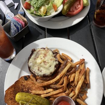 Jerry's Bar - Fried Chicken Sandwich and Jerry 's Burger - Cocktail Bars Near Me - Philadelphia, Pennsylvania