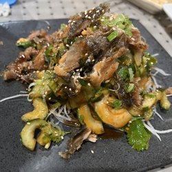 Shogun - Salmon skin salad