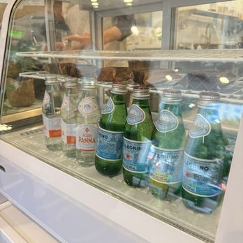 Bloome Fruit Tea & Cafe - Cafes Near Me - Stamford, Connecticut