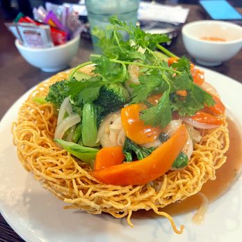 PT Eatery - Crispy noodles with shrimp - Vietnamese Near Me - San Diego, California PT Eatery - Crispy noodles with shrimp - Vietnamese Near Me - San Diego, California