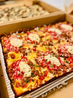 Descendant Detroit Style Pizza by null