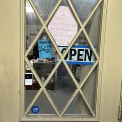 Christine's Alterations - Locked door during business hours. Wouldn't pick up phone.