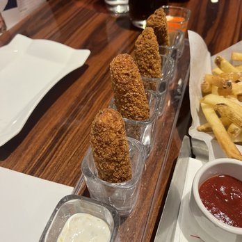 Gordon Ramsay Burger Las Vegas - Jalapeno chicken poppers - Burgers Near Me - Las Vegas, Nevada