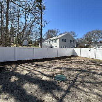 My Fence Guy Cape Cod - White vinyl privacy fence and gate with New England caps - Fences & Gates Near Me