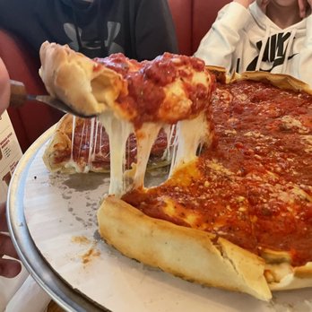 Giordano's - Pepperoni and Sausage Deep Dish - Pizza Near Me - Chicago, Illinois Giordano's - Pepperoni and Sausage Deep Dish - Pizza Near Me - Chicago, Illinois