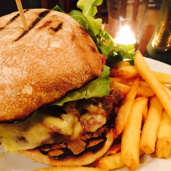 Black Horse - Burger (cheese, bacon, slaw, onion ring) - good - Pubs Near Me - Norwich, NFK