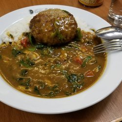 Coco壹番屋 - Cheese hamburger with spinach and tomato curry