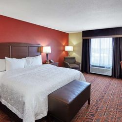 Hampton Inn & Suites Milwaukee/Franklin - Guest room