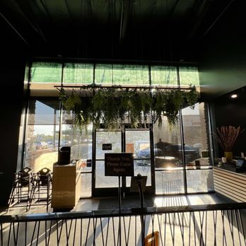 Mr Pho California Kitchen - Front waiting area - Vietnamese Near Me - Walnut, California
