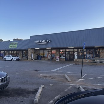 Bella Vista - Outside of grocery store where restaurant is located - Tacos Near Me - Conyers, Georgia