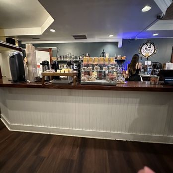 24 South Coffee House - Service counter - Coffee & Tea Near Me - Wilmington, North Carolina 24 South Coffee House - Service counter - Coffee & Tea Near Me - Wilmington, North Carolina