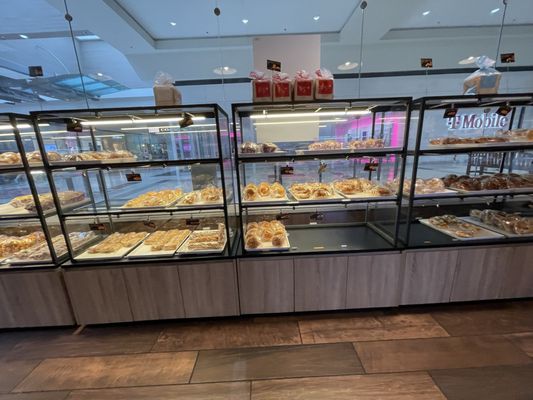 85°C Bakery Cafe by null