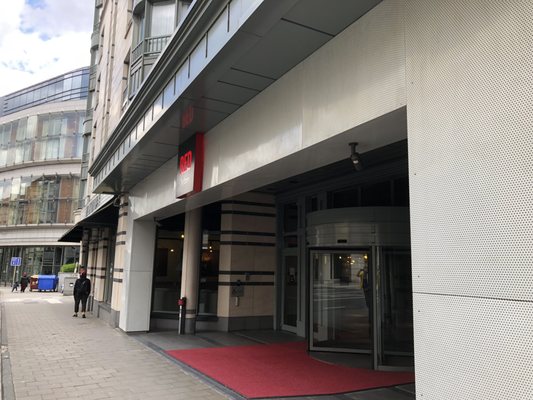 Radisson RED Brussels by null