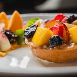Jin Jia - Hong Kong Milk Tea Fresh Fruit Tart - a Jin Jia specialty dessert!