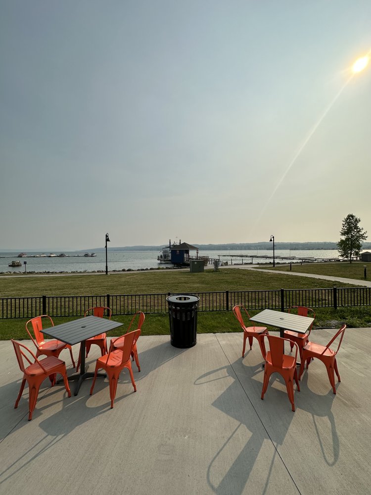 THE BIRD CAGE Updated October 2024 16 Photos 205 Lakeshore Dr