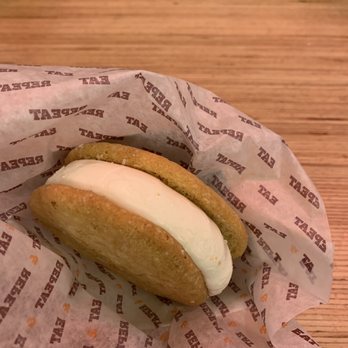 Big Chicken - Banana pudding ice cream sandwich - Chicken Shop Near Me - Las Vegas, Nevada