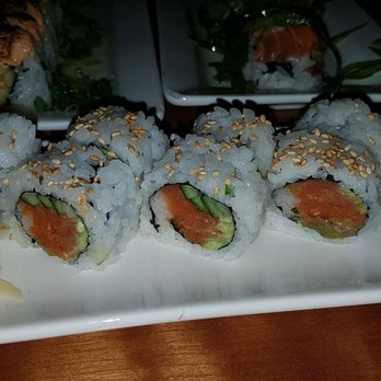 Momiji - Tuna roll - Japanese Near Me - Seattle, Washington