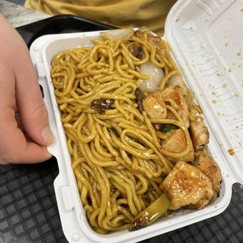 Hibachi Dash - Chicken Fried Noodles (Lo Mein) - Sushi Bars Near Me - Findlay, Ohio Hibachi Dash - Chicken Fried Noodles (Lo Mein) - Sushi Bars Near Me - Findlay, Ohio