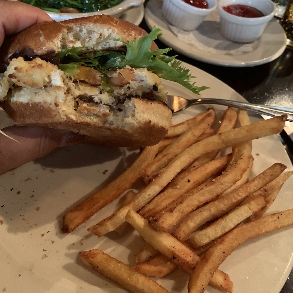 Crab cake sandwich with fries Crab cake sandwich with fries