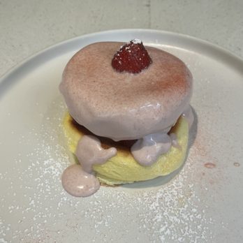 Flipper's - Strawberry Soufflé Pancake - Pancakes Near Me - West Hollywood, California Flipper's - Strawberry Soufflé Pancake - Pancakes Near Me - West Hollywood, California
