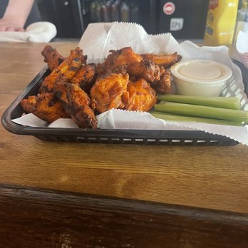 Points East Pub - 12 wings- great flavor. - Sports Bars Near Me - Milwaukee, Wisconsin Points East Pub - 12 wings- great flavor. - Sports Bars Near Me - Milwaukee, Wisconsin