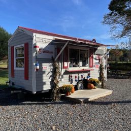 Exterior outside entrance of Shannon's Unshelled - Shannon's food truck! Easy ordering, fast delivery of food. - Boothbay, Maine Exterior outside entrance of Shannon's Unshelled - Shannon's food truck! Easy ordering, fast delivery of food. - Boothbay, Maine