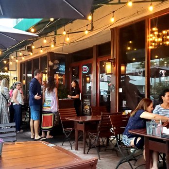 Norman's Tavern - Outdoor ambiance at dusk - American Near Me - Miami Beach, Florida Norman's Tavern - Outdoor ambiance at dusk - American Near Me - Miami Beach, Florida