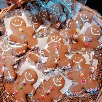 Safeway - Smiling gingerbread men - Grocery Near Me - Vancouver, British Columbia Safeway - Smiling gingerbread men - Grocery Near Me - Vancouver, British Columbia