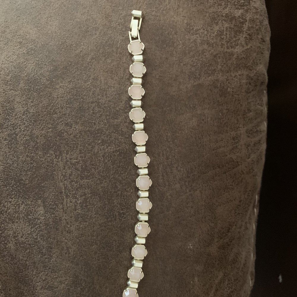 Kendra Scott - Broken clasp - Accessories Near Me - Austin, Texas Kendra Scott - Broken clasp - Accessories Near Me - Austin, Texas