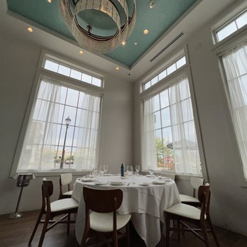 Limani - Gorgeous interior - Mediterranean Near Me - Charlotte, North Carolina