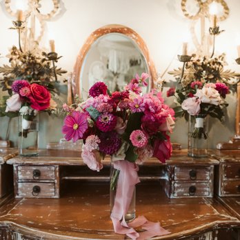 Ethereal Gardens - Bride's bathhouse vanity mirrors and seating - Venues & Event Spaces Near Me - Escondido, California Ethereal Gardens - Bride's bathhouse vanity mirrors and seating - Venues & Event Spaces Near Me - Escondido, California