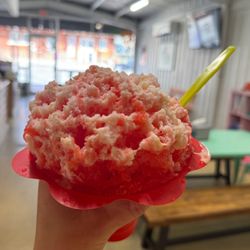 Vanilla ice cream + red velvet cake flavor + snow capped