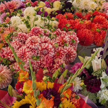 Pike Place Market - Still sell fresh flowers here - Public Markets Near Me - Seattle, Washington Pike Place Market - Still sell fresh flowers here - Public Markets Near Me - Seattle, Washington