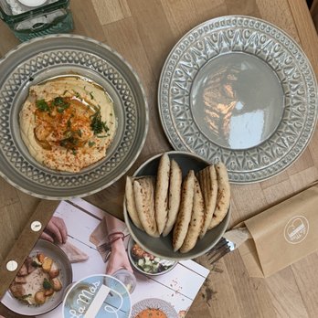La Más Bonita - Humus ( starter) - Breakfast & Brunch Near Me - Valencia, V La Más Bonita - Humus ( starter) - Breakfast & Brunch Near Me - Valencia, V