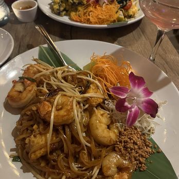 BITES Asian Kitchen + Bar - Pad Thai, seafood fried rice - Japanese Near Me - Chicago, Illinois