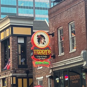 Broadway Historic District - Local Flavor Near Me - Nashville, Tennessee